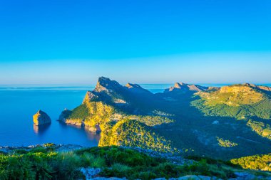 Es Colomer adası Mallorca, Spai 'deki kaptan formenünün yanında.