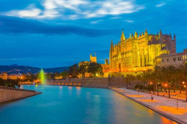 Catedral de Mallorca, Spai gece görünümü