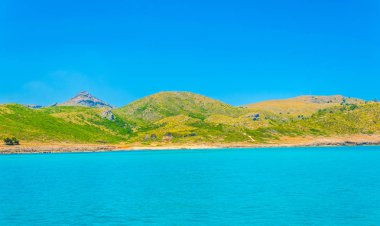 cap Farrutx, Mallorca, Spai yakınındaki bir plaj ile bay