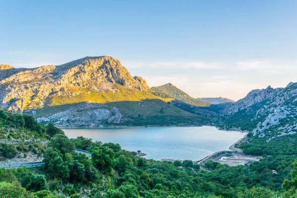 Mallorca, Spai 'deki Serra Tramuntana dağlarında büyükelçi de Cuber su deposu.