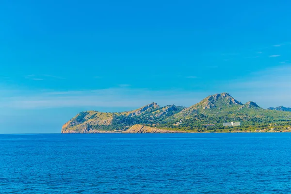 Düzensiz sahil Mallorca adlı Cap Vermel