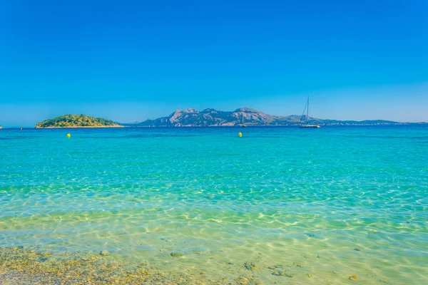 Spai Formentor 的绿松石水 — 图库照片