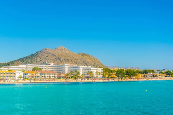 Holiday Resorts Stretched Alongside Alcudia Beach Mallorca Spai — Stock Photo, Image