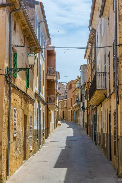 Vista Una Calle Estrecha Centro Histórico Arta Mallorca Spai — Foto de Stock