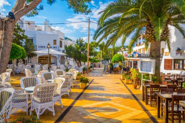 Cala D'Or, İspanya, 19 Mayıs 2017: Cala D'or, Mallorca, Spai dar bir sokakta görünümünü