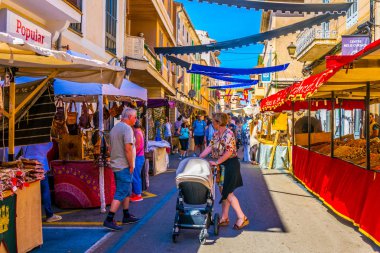 Capdepera, İspanya, 21 Mayıs 2017: Capdepera, Mallorca, Spai bir ortaçağ market görünümünü