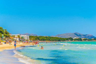 Can Picafort, İspanya, 23 Mayıs 2017: Bir Port d'Alcudia ve Can Picafort, Spai arasındaki Alcudia plaj