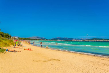 Can Picafort, İspanya, 23 Mayıs 2017: Bir Port d'Alcudia ve Can Picafort, Spai arasındaki Alcudia plaj