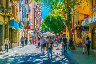 Palma De Mallorca, İspanya, 18 Mayıs 2017:View dar sokak içinde tarihi merkezi Palma de Mallorca, Spai
