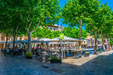 Pollenca, İspanya, 25 Mayıs 2017: Placa Binbaşı Meydanı'Pollenca, Mallorca, Spai