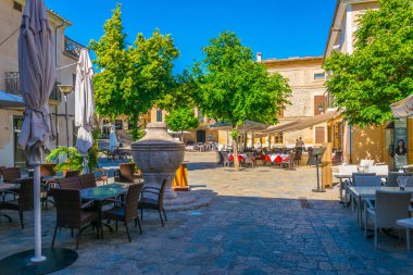 Pollenca, İspanya, 25 Mayıs 2017: Placa Binbaşı Meydanı'Pollenca, Mallorca, Spai