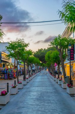 Cala D'Or, İspanya, 19 Mayıs 2017: Cala D'or, Mallorca, Spai dar bir sokakta görünümünü