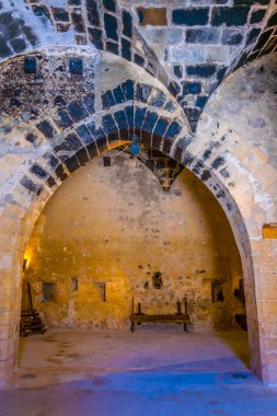 Capdepera, İspanya, 21 Mayıs 2017: İç bir ortaçağ market, Mallorca, Spai sırasında Capdepera Kalesi'nin