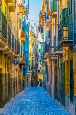 Palma De Mallorca, İspanya, 18 Mayıs 2017:View dar sokak içinde tarihi merkezi Palma de Mallorca, Spai