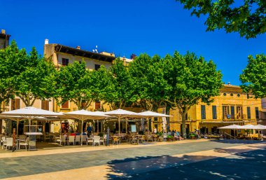 Pollenca, İspanya, 25 Mayıs 2017: Placa Binbaşı Meydanı'Pollenca, Mallorca, Spai