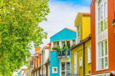 Renkli ahşap evler içinde Le Gabut district La Rochelle, Frangı görünümünü