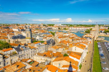 La Rochelle Tur de la Jane'in, Tur Saint Nicholas ve Katedrali, Frangı da dahil olmak üzere havadan görünümü
