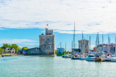 Bağlantı noktası La tour de la chaine ve tur Saint Nicholas, Frangı tarafından korunan rochelle