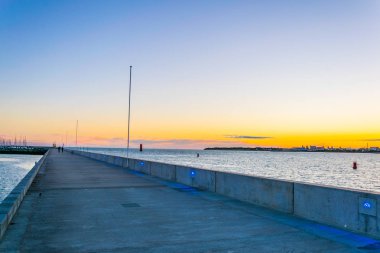 La Rochelle 'deki Port des Minimes üzerinde gün batımı görünümü, Franc