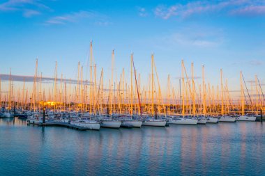La Rochelle 'deki Port des Minimes üzerinde gün batımı görünümü, Franc