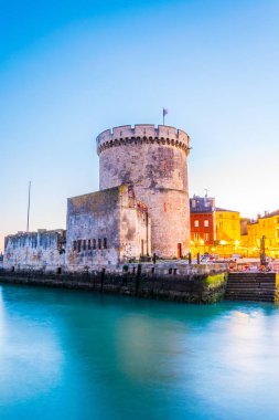Tur de la chaine La Rochelle'deki Frangı gün batımı görünümü