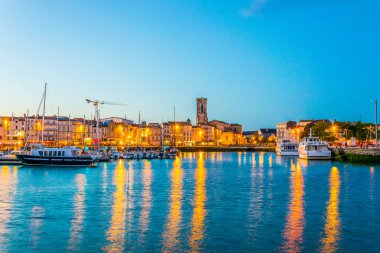 Gün batımı görünümü, eski liman, La Rochelle, Frangı