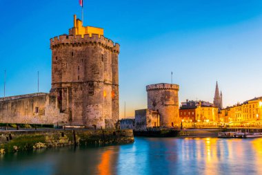 Gün batımı görünümü, bağlantı noktası, La tour de la chaine ve tur Saint Nicholas, Frangı tarafından korunan rochelle
