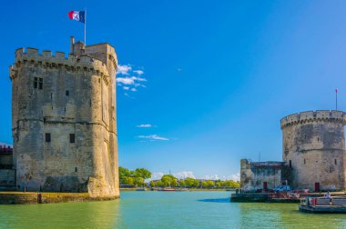 Bağlantı noktası La tour de la chaine ve tur Saint Nicholas, Frangı tarafından korunan rochelle