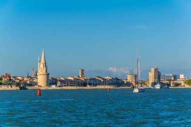 Bağlantı noktası La tour de la lanterne, Tur de la chaine ve tur Saint Nicholas, Frangı tarafından korunan rochelle