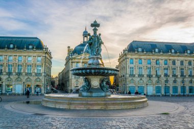 Place de la Bourse Bordeaux, Frangı görünümünü