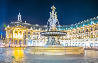 Place de la Bourse Bordeaux, Frangı gece görünümü