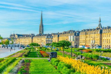 Basilica of Saint Michel Bordeaux, Frangı Garonne nehir her bakıldığında