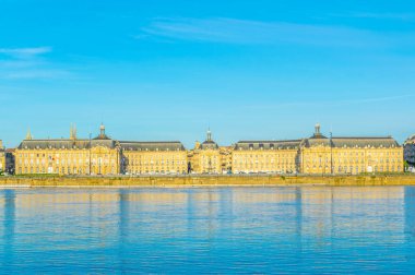 Bordeaux, Frangı Stalingrad kısmından Garonne Nehri üzerinde yer de la Bourse görüntülendi
