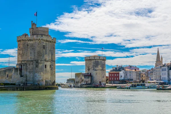 Bağlantı noktası La tour de la chaine ve tur Saint Nicholas, Frangı tarafından korunan rochelle