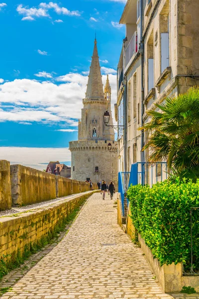 Seaside La Tour de la Lanterne, Frangı tarafından hakim Rochelle