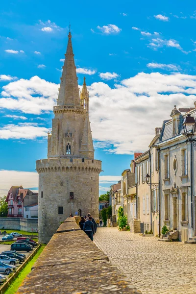 Seaside La Tour de la Lanterne, Frangı tarafından hakim Rochelle