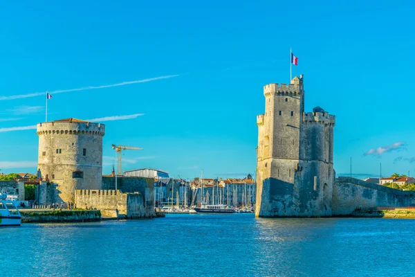 Bağlantı noktası La tour de la chaine ve tur Saint Nicholas, Frangı tarafından korunan rochelle