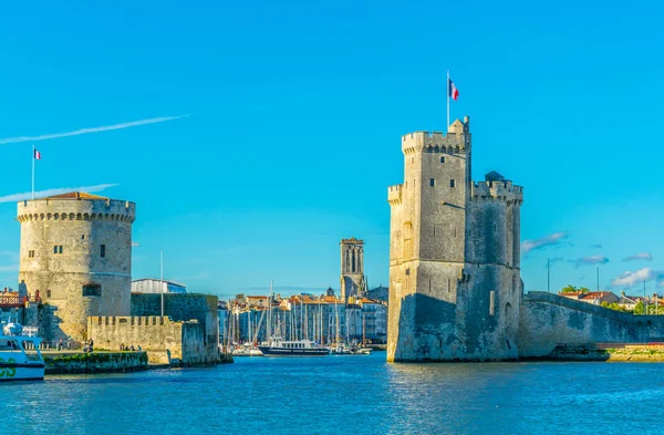 Bağlantı noktası La tour de la chaine ve tur Saint Nicholas, Frangı tarafından korunan rochelle