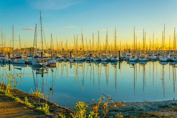 La Rochelle 'deki Port des Minimes üzerinde gün batımı görünümü, Franc