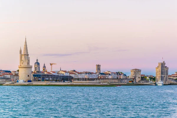 Gün batımı görünümü, bağlantı noktası, La tour de la lanterne, Tur de la chaine ve tur Saint Nicholas, Frangı tarafından korunan rochelle
