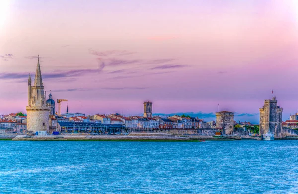 Gün batımı görünümü, bağlantı noktası, La tour de la lanterne, Tur de la chaine ve tur Saint Nicholas, Frangı tarafından korunan rochelle