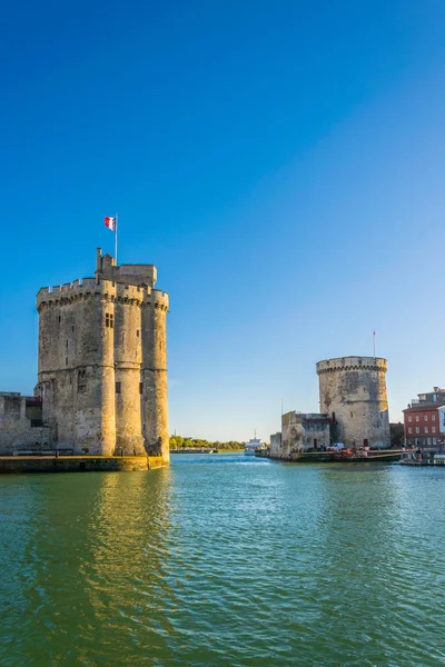 Bağlantı noktası La tour de la chaine ve tur Saint Nicholas, Frangı tarafından korunan rochelle