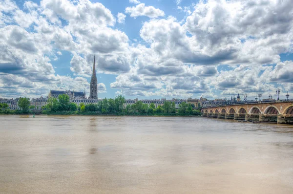 Pont de Pierre ve Saint Michel Bordeaux, Frangı Bazilikası