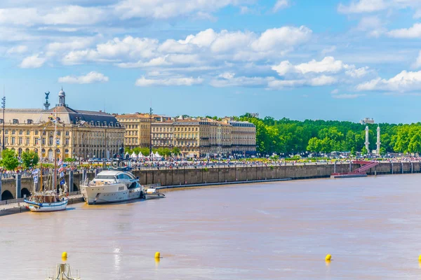 Les Gens Profitent Une Journée Ensoleillée Sur Promenade Garonne Bordeaux — Photo