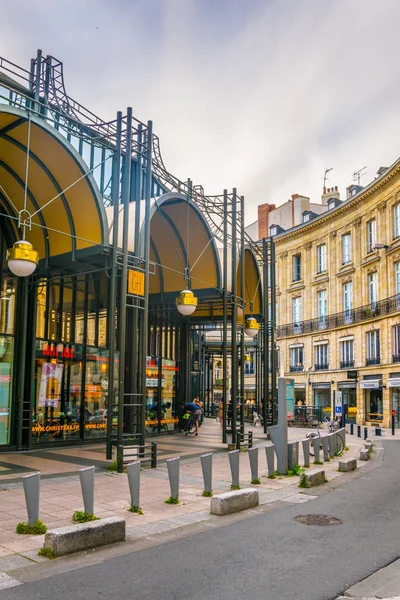 法国波尔多 2017年5月15日 在波尔多的历史中心凡尔赛宫社的购物商城的视图 瑞士法郎 — 图库照片