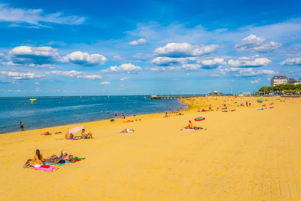 Arcachon Francia Mayo 2017 Gente Está Disfrutando Día Soleado Una — Foto de Stock