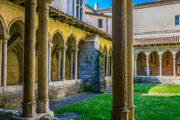 Saint Emilion Francja Maja 2017 Widokiem Patio Wewnątrz Kolegialny Kościół — Zdjęcie stockowe