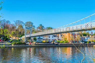 River Dee Chester, Englan üzerinde asılı köprü