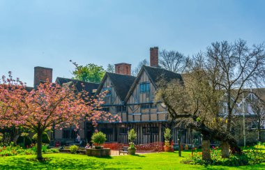 Hall'un Croft bahçelerde Stratford upon Avon, Englan görünümünü