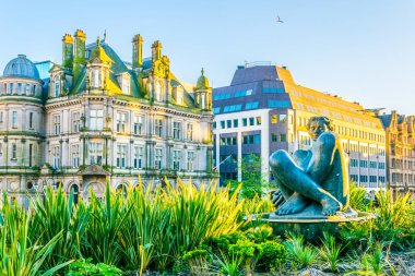 Nehir Çeşme önünde Victoria square Birmingham, Englan